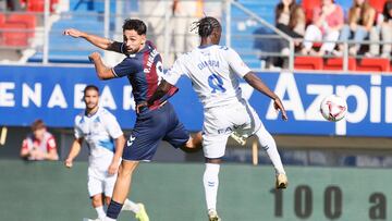 Partido entre el Eibar y el Tenerife.
