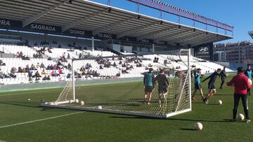 Primer entrenamiento del Burgos con puertas abiertas para los aficionados