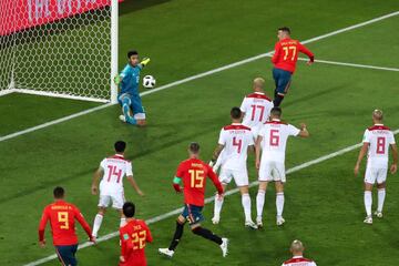 2-2. El VAR concedi¨® el segundo gol a Iago Aspas.