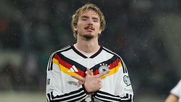 Woltemade cebra un gol a Luxemburgo durante el partido de clasificación para el Mundial de 2026.