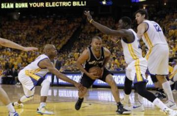 San Antonio Spurs contra Golden State Warriors durante el partido de la Conferencia Oeste de semifinales de la serie de playoffs de la NBA en Oakland.