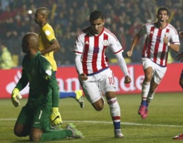1-1. Derlis González celebró el gol del empate.