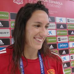 El amuleto rojiblanco que Silvia Meseguer se ha llevado a Francia