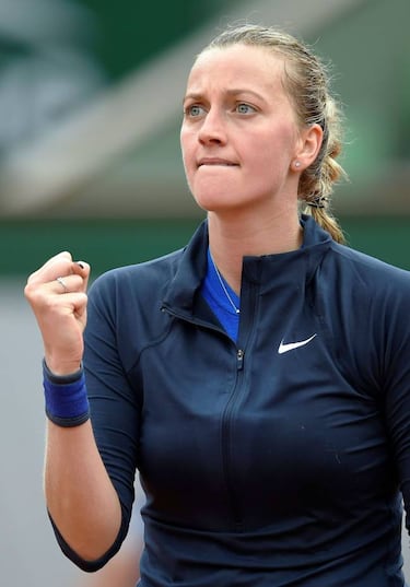 Kyrgios provides sparks on wet Roland Garros opener