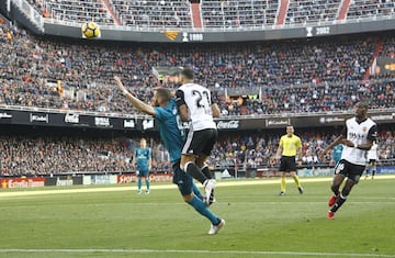 Montoya en el penalti a Benzema.