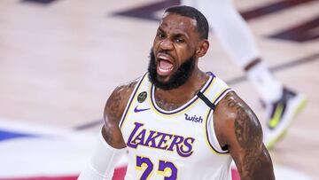 Kissimmee (United States), 13/09/2020.- Los Angeles Lakers forward LeBron James reacts against the Houston Rockets during the first half of the NBA basketball semifinal Western Conference playoff game five between the Houston Rockets and the Los Angeles Lakers at the ESPN Wide World of Sports Complex in Kissimmee, Florida, USA, 12 September 2020. (Baloncesto, Estados Unidos) EFE/EPA/ERIK S. LESSER SHUTTERSTOCK OUT