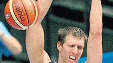 <b>ESTRELLA. </b>Buena parte del juego alemán gira en torno a Nowitzki.