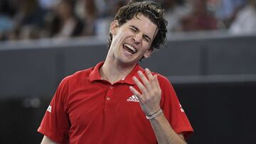 Dominic Thiem reacciona durante su partido ante Rafa Nadal en la exhibici&oacute;n de tenis de Adelaida.