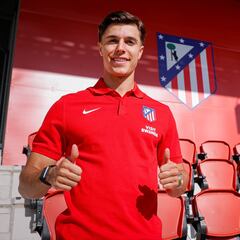 Oficial: Arnau Ortiz es rojiblanco; Nájera, en la grada de Alcalá