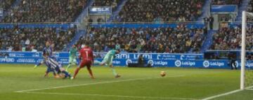 Alexis Ruano marca el propia puerta. 0-4 para el Barcelona.