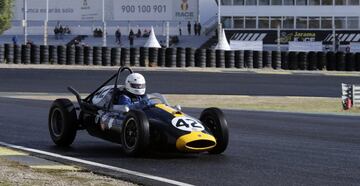 Tercera edici車n de la reuni車n y exhibici車n de autom車viles cl芍sicos en el circuito del Jarama