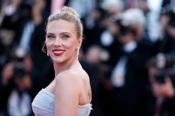Scarlett Johansson, directora de "Eleanor the Great", en la alfombra roja.