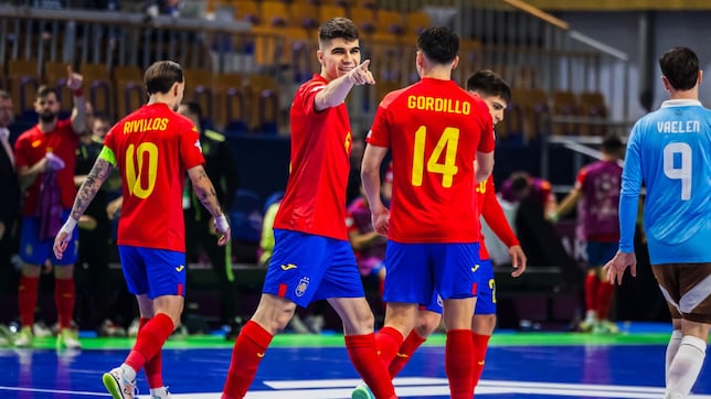 España llega a cuartos con sobresaliente y goleada a Bélgica