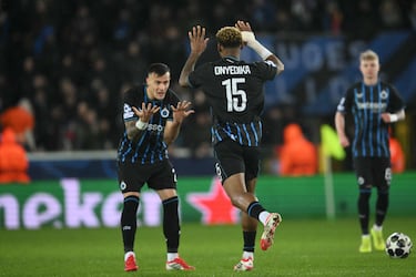Raphael Onyedika celebra su gol al Atlético de Madrid.
