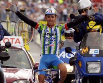 Roberto Heras ganando una etapa en la Vuelta de 1998.