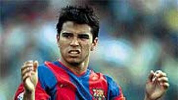 <b>NEGRO FUTURO</b>. Saviola deberá convencer con goles a Rijkaard.