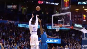 Canastas de todos los tipos para Westbrook: ¡45 puntos!