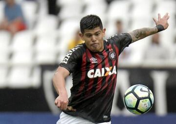 Esteban Pavez ganó la Copa Sudamericana 2018 con Atlético Paranaense (Brasil). Jugó 2 partidos y no anotó goles.