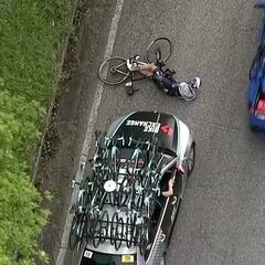 Gene Bates, que atropelló a Serry, es expulsado del Giro