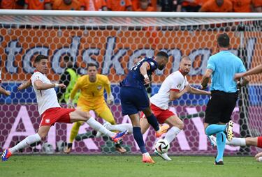 Weghorst rectifica a Koeman