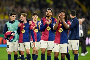 Los jugadores del Barcelona agradecen a sus aficionados desplazados a Dortmund, el esfuerzo y el ánimo que les dieron para el partido.