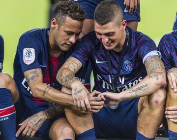 Marco Verratti pasándola bien junto a Neymar después de haber conseguido el título. Ahora a pensar en la Ligue 1 