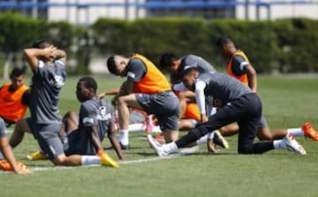 El equipo peruando elonga tras una de sus sesiones de entrenamiento. 