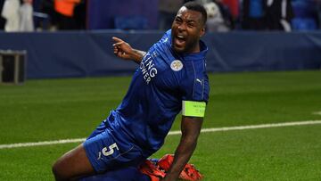El capitán del Leicester City, Wes Morgan, celebrando un gol ante el Sevilla.