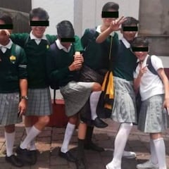 Jóvenes en secundaria de Magdalena Contreras usan falda por primera vez