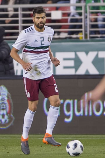 Al igual que Reyes, Araujo se perdió el Mundial en lo que fue un golpe duro para el Tri. Con su llegada al fútbol español, el ex jugador de Santos parece llamado a convertirse en uno de los líderes del nuevo equipo mexicano. 