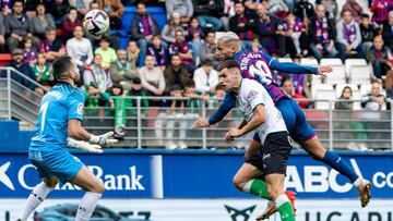 Ipurua baila al ritmo de Stoichkov