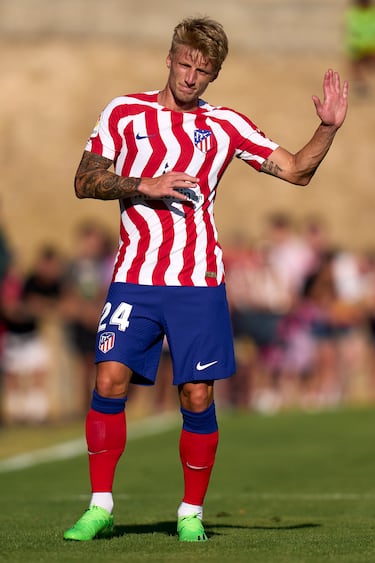Ele jogou três temporadas no Celta de Vigo entre 2015 e 2018 e a temporada no Atlético em 2021-2022.