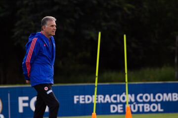 Jefferson Lerma, Yerry Mina y Edwin Cardona trabajaron en la sede deportiva de la Federación Colombiana de Fútbol con Carlos Queiroz y los profesores Hugo Pereira y Océano Cruz en la primera práctica de cara a la Copa América. 