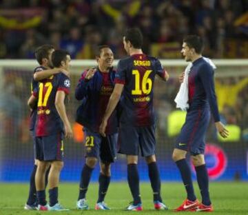 Los jugadores del Barcelona sonr&iacute;en tras clasificarse para las semifinales de la Champions League. 