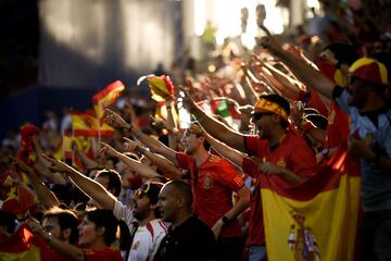  La rivalidad entre Francia y España, desde las guerras, es un testimonio de cómo la historia y el deporte pueden entrelazarse para influir en las relaciones entre naciones. Esta rivalidad no solo celebra la competencia, sino que también honra una rica herencia de enfrentamientos y alianzas, recordándonos que cada partido es una nueva página en una historia compartida y nos une a la misma vez en la fiesta del fútbol.