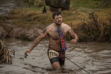 La carrera Tough Guy, se celebra desde 1987 en Inglaterra y desafía a sus participantes a recorrer 15km llenos de los obstáculos, donde hasta los más expertos se quedan en el camino.