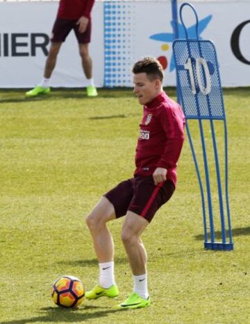 En el entrenamiento, Simeone dio pistas de los posibles titulares ante el Deportivo. 