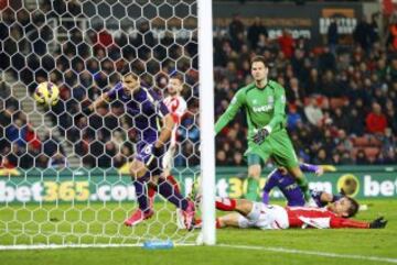 0-1. Stoke City-Manchester City. Aguero anotó el primer tanto.