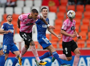 El central del equipo lucense hizo el primer gol de su equipo ante el Burgos. Era el segundo tanto que consigue en lo que va de temporada.