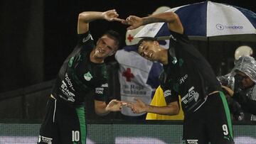 Agust&iacute;n Palavecino y Juan Dinenno celebrando un gol con Deportivo Cali ante Nacional en el Atanasio Girardot.