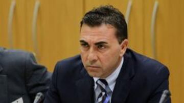 <b>AL JUZGADO. </b>El director general del Sion, Domenicangelo Massimo (dcha.), en la sede la UEFA.