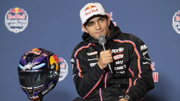 Jorge Martín da una rueda de prensa en su regreso al paddock, en el GP de las Américas.