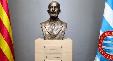 El busto de Ángel Rodríguez ya preside el palco que también lleva su nombre.