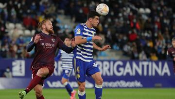 Avalos Barrera consulta el VAR y expulsa a Copete durante el partido de la Liga Smartbank Segunda Divisi&oacute;n Jornada 14 entre la  SD Ponferradina y la SD Huesca  disputado en el Estadio de El Toralin de  Ponferrada.Foto Luis de la Mata