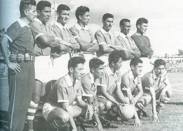 Selección Bolivia - 1963. Campeones invictos en casa. Derrotaron en fiesta de goles 5-4 a Brasil en el último partido para alzar su primera Copa en la historia. En 1997 repetirían los bolivianos.