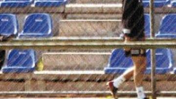 <B>EL VIRUS FIFA INFECTA EL PARTE MÉDICO.</b> La sorpresa del día la dio Zidane, que no entró en la convocatoria por un golpe en el empeine de su pie derecho. Makelele y Miñambres también se quedaron fuera.