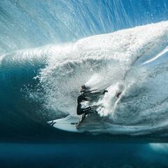 Ben Thouard se lleva el Red Bull Illume 2019 con una foto submarina de surf en Teahupoo
