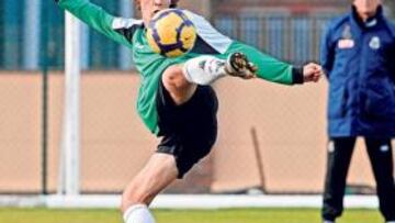 <b>CADA DÍA MAS. </b>El técnico quiere que, poco a poco, el peso de Sergio Canales en el juego del equipo vaya creciendo en cada partido.