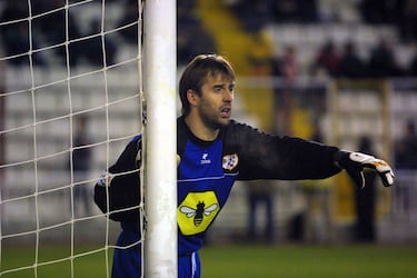 El portero español defendió la portería rayista en 71 ocasiones. 