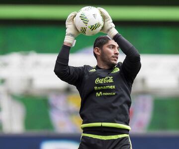 El arquero estaría de titular ante Gales, ya que es el que concentró primero en el CAR y ha mantenido trabajo constante, pues en el caso de Ochoa, apenas se incorporó en la semana con el Tri.